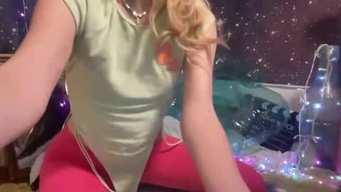 Emi Rose online show from 2, 2, 2025