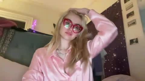 Emi Rose online show from 8, 2, 2025