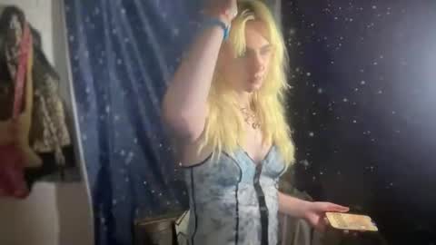 Emi Rose online show from 17, 9, 2025