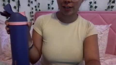 honeyyy89 online show from 27, 3, 2026