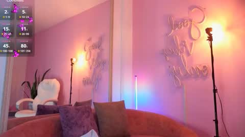 Honey Moon  Help me to reach 100 thumbs up online show from 29, 9, 2025