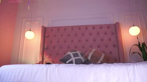 Honey Moon  Help me to reach 100 thumbs up online show from 1, 5, 2026