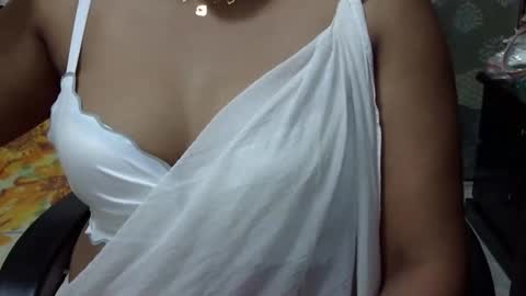 Snapshot of horneydesibaby chatting on 2, 11, 2025 horneydesibaby online show from 2, 11, 2025