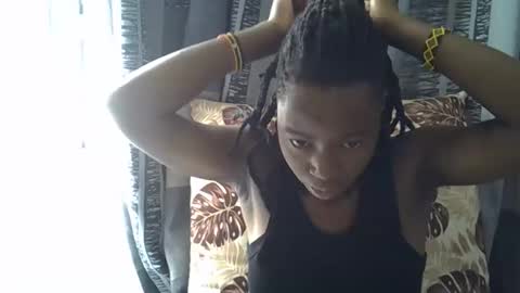 Snapshot of horny_baddie18 chatting on 17, 4, 2026 Leila online show from 17, 4, 2026