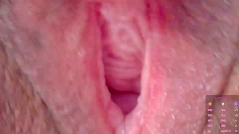 The girl with butterfly lips online show from 28, 9, 2025