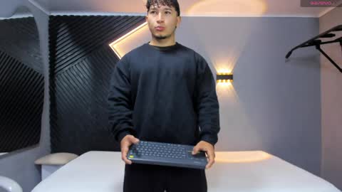 horny_nick18 online show from 25, 4, 2026