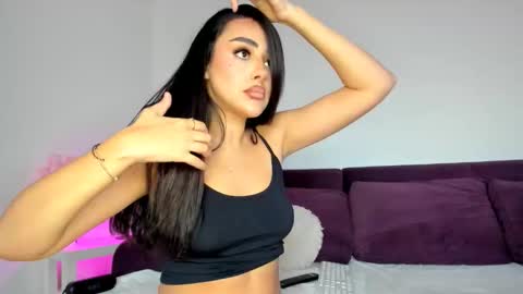 Snapshot of hornyemma_ chatting on 25, 11, 2025 Emma online show from 25, 11, 2025