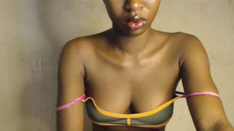 Snapshot of hornyslut_xx chatting on 20, 5, 2026 Bella online show from 20, 5, 2026