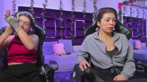 Snapshot of hornyy_mom chatting on 12, 11, 2025 hornyy mom online show from 12, 11, 2025