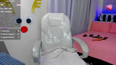 Snapshot of hot_beauty__ chatting on 8, 1, 2025 VALENTINA online show from 8, 1, 2025