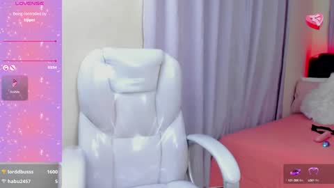 Snapshot of hot_beauty__ chatting on 25, 1, 2025 VALENTINA online show from 25, 1, 2025