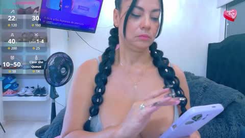 Snapshot of hot_beauty__ chatting on 8, 11, 2025 VALENTINA online show from 8, 11, 2025