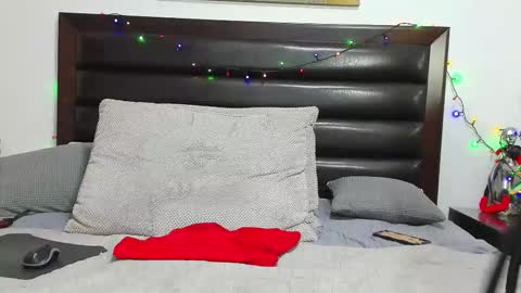 Snapshot of hot_chocolate4u chatting on 5, 1, 2026 hot_chocolate4u online show from 5, 1, 2026