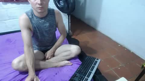 Snapshot of hot_mann11 chatting on 12, 10, 2025 angel online show from 12, 10, 2025