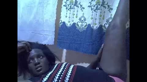 Snapshot of hot_raylah chatting on 15, 12, 2025 RAYLAH online show from 15, 12, 2025