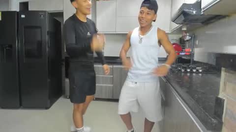 Vanesa Oliver and Andrew online show from 10, 10, 2025