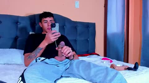 hot_twinks83 online show from 29, 1, 2025