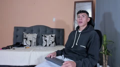 hot_twinks83 online show from 5, 2, 2025