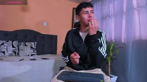 hot_twinks83 online show from 2, 3, 2025