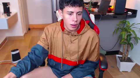 hot_twinks83 online show from 16, 9, 2025