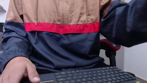 hot_twinks83 online show from 17, 9, 2025