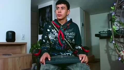 hot_twinks83 online show from 30, 9, 2025