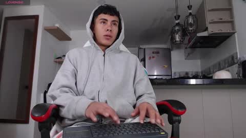 hot_twinks83 online show from 13, 10, 2025