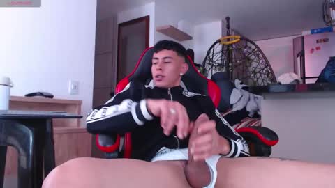 hot_twinks83 online show from 18, 10, 2025