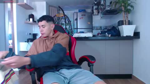 hot_twinks83 online show from 22, 10, 2025