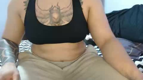 Snapshot of hotandpower10 chatting on 10, 1, 2025 Hot and PowerHOPE U MISS ME online show from 10, 1, 2025