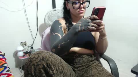 Snapshot of hotandpower10 chatting on 28, 9, 2025 Hot and PowerHOPE U MISS ME online show from 28, 9, 2025