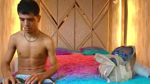 hotcouple_222 online show from 4, 12, 2025