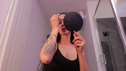 hotfallingdevil online show from 18, 3, 2026