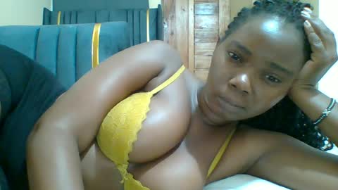 Snapshot of hotgodees chatting on 25, 6, 2026 Queen online show from 25, 6, 2026