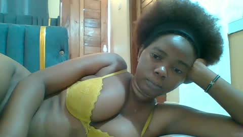 Snapshot of hotgodees chatting on 3, 7, 2026 Queen online show from 3, 7, 2026
