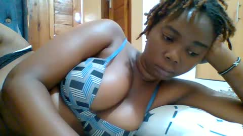 Snapshot of hotgodees chatting on 9, 8, 2026 Queen online show from 9, 8, 2026