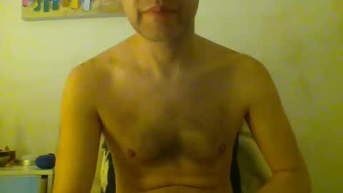 Snapshot of hotitan chatting on 15, 10, 2025 hottitan  twitter Marianoshcam online show from 15, 10, 2025