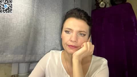 hotmamaqueen234 online show from 25, 5, 2026