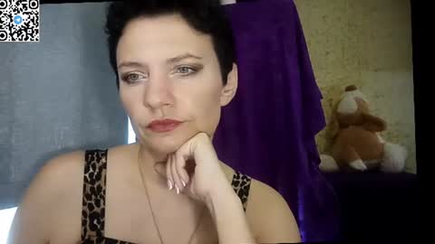 hotmamaqueen234 online show from 15, 6, 2026