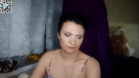 hotmamaqueen234 online show from 17, 6, 2026