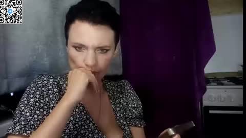 hotmamaqueen234 online show from 25, 6, 2026