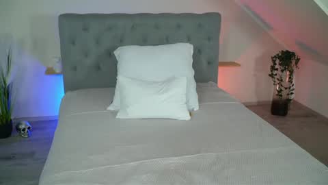 hotmilfbitch online show from 4, 6, 2026