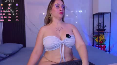 Sussy Bloom  online show from 6, 5, 2026