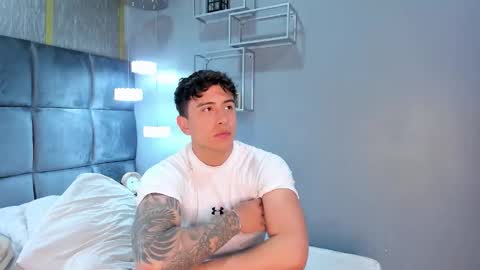 Snapshot of hott_boyy__ chatting on 7, 11, 2025 hott_boyy__ online show from 7, 11, 2025