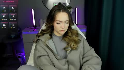 hello Im Eva online show from 9, 9, 2025