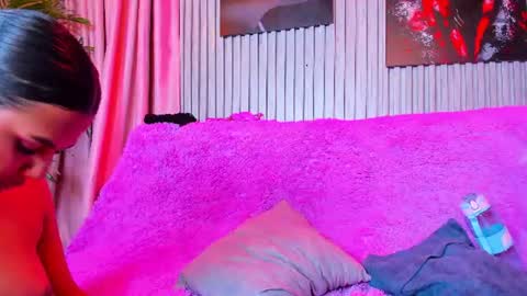 hotties_kittens18 online show from 28, 7, 2026