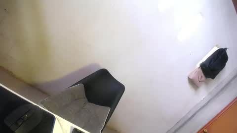 Snapshot of hugcock69_precious chatting on 15, 12, 2024 Precious online show from 15, 12, 2024