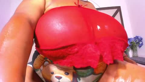 Snapshot of hugexboobs69 chatting on 7, 5, 2026 Osita online show from 7, 5, 2026