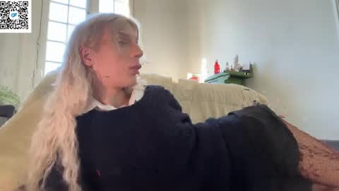 Alice help me reach 100 likes  online show from 24, 4, 2026