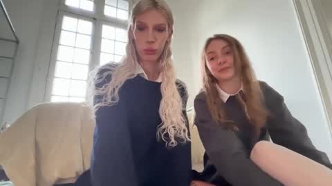 Alice help me reach 100 likes  online show from 25, 4, 2026